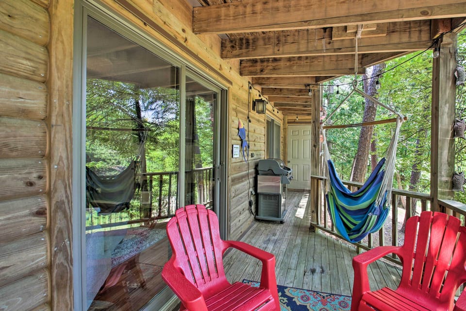 Balcony | Gas Grill | Outdoor Swing