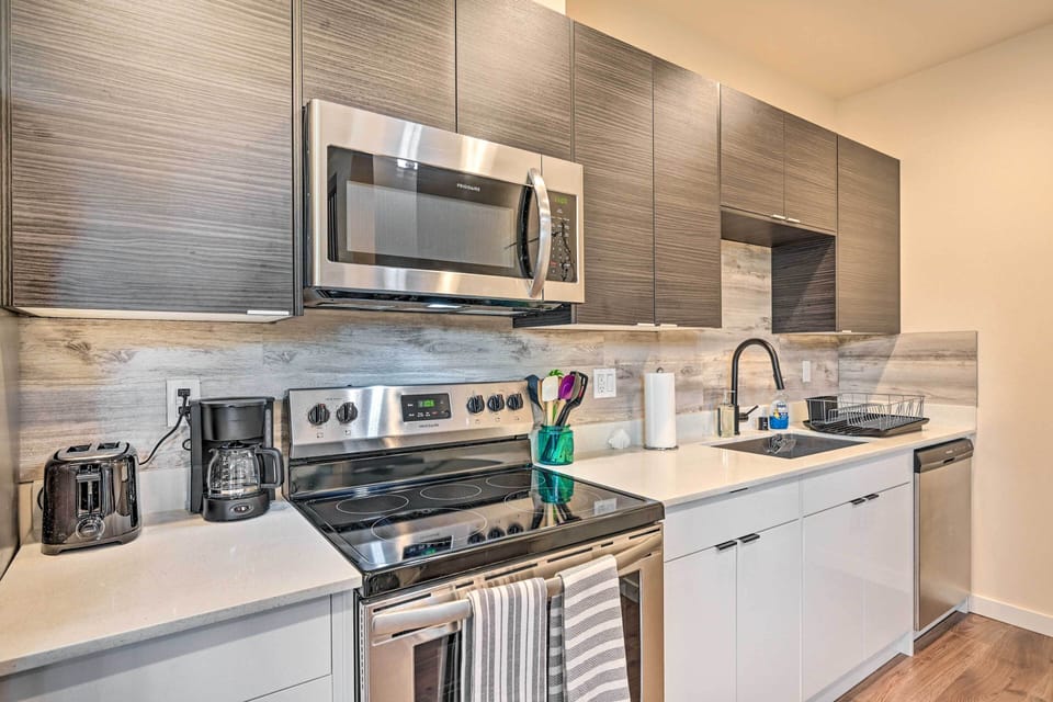 Kitchen | Cooking Basics | Cooking Spices | Dishware/Flatware | 1st Floor