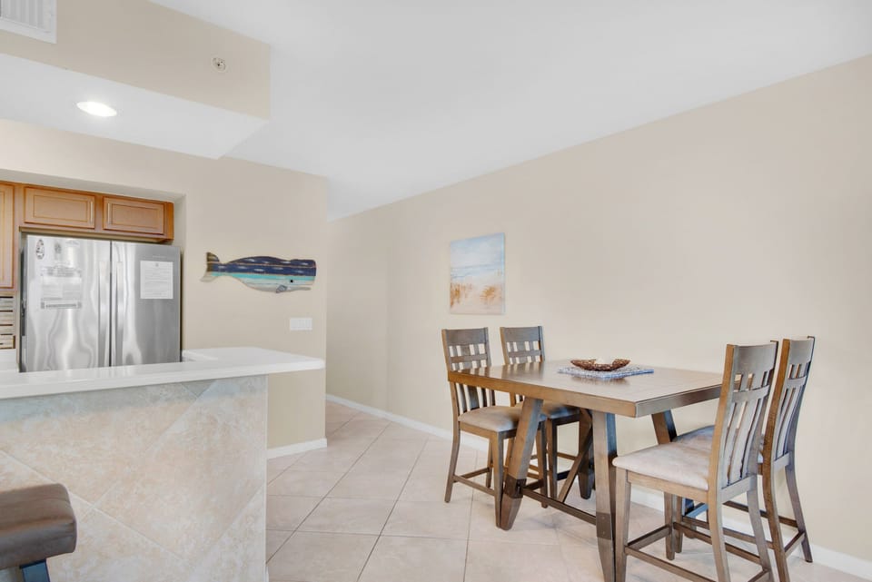 Dining table seats 4