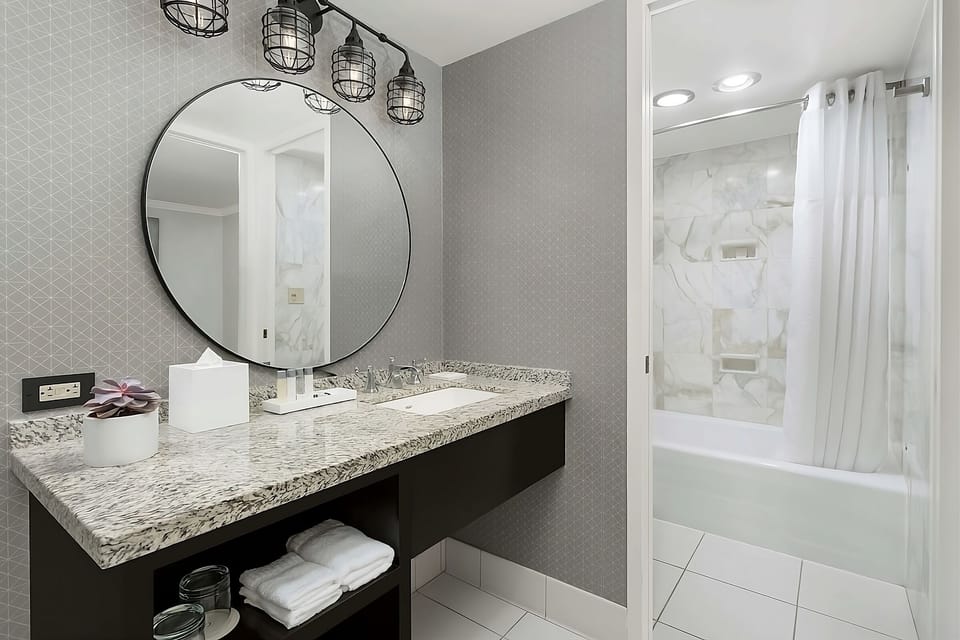 Refresh easily with a bright bath and plush towels.