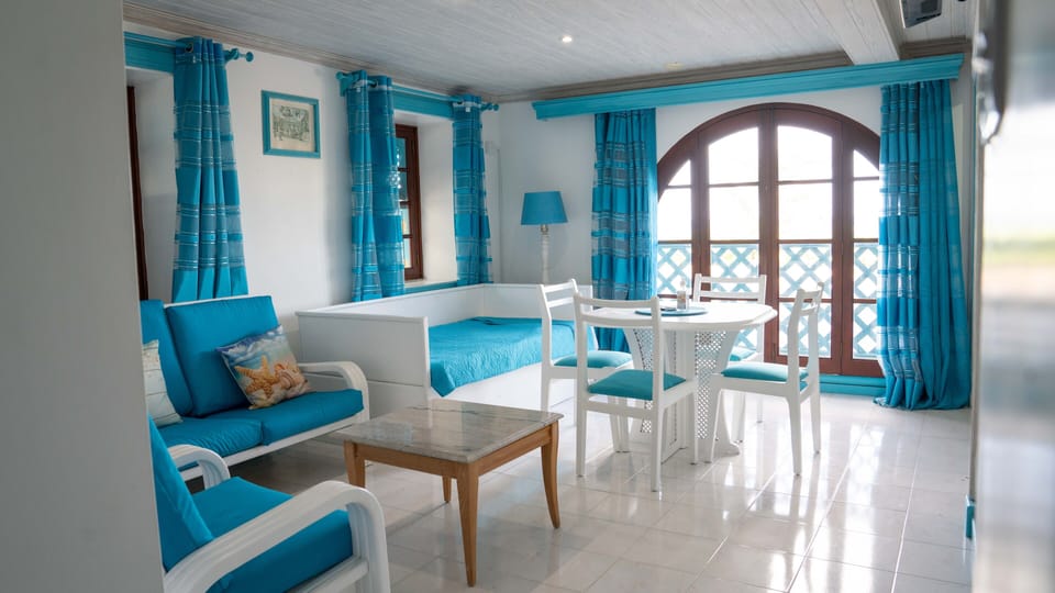 Lovely beachside 1-bed rental unit SEAHORSE Apartment in Barbados