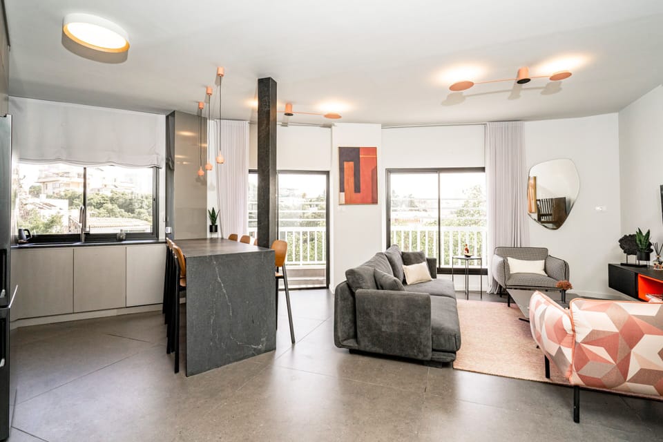 Living Room / Lounge