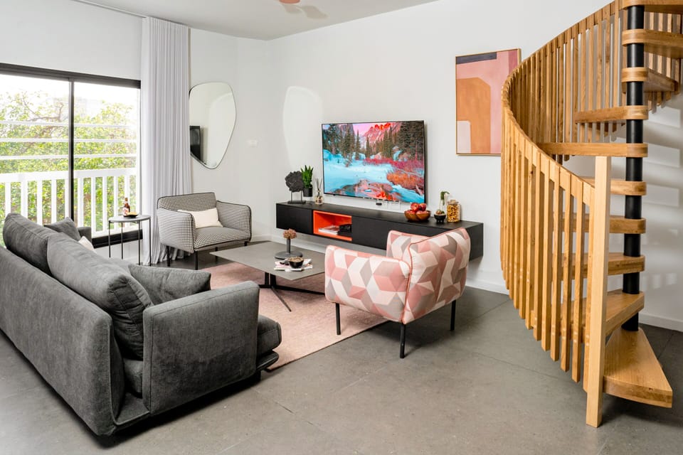 Living Room / Lounge