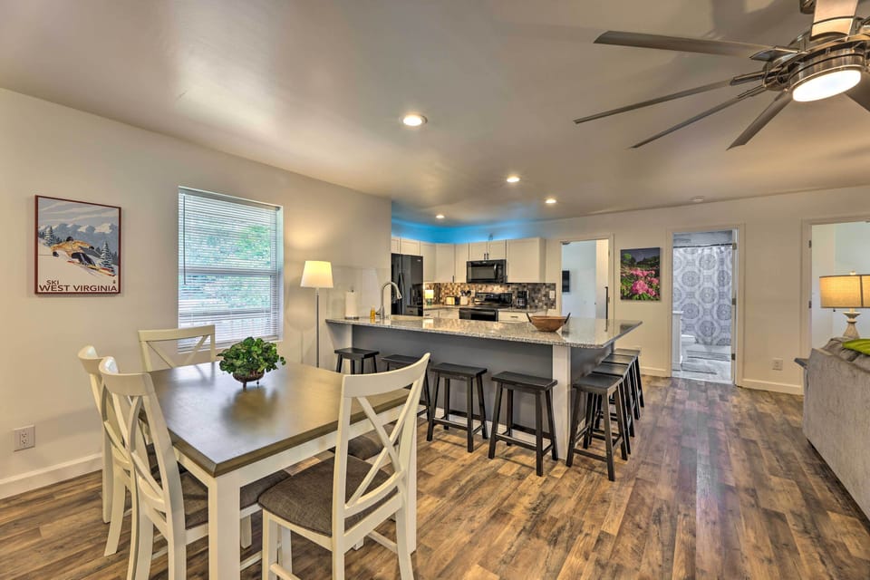 Dining Room | Single-Story House | Open Floor Plan | Pet Friendly w/ Fee