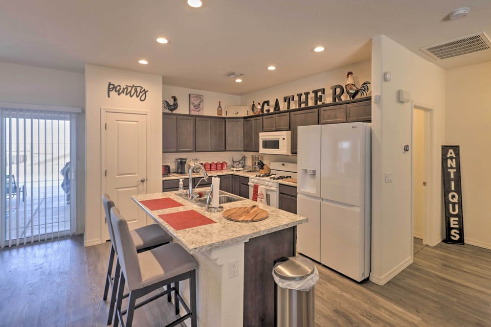 Kitchen | Cooking Basics | Paper Towels/Trash Bags Provided