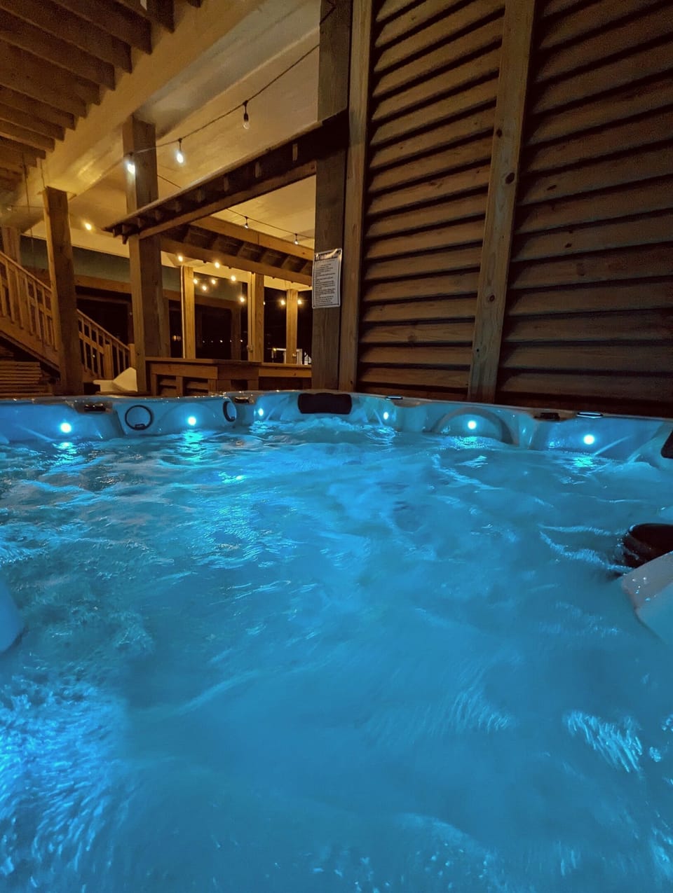 Huge 7 person hot tub with 54 jets, led lights and Bluetooth speaker 