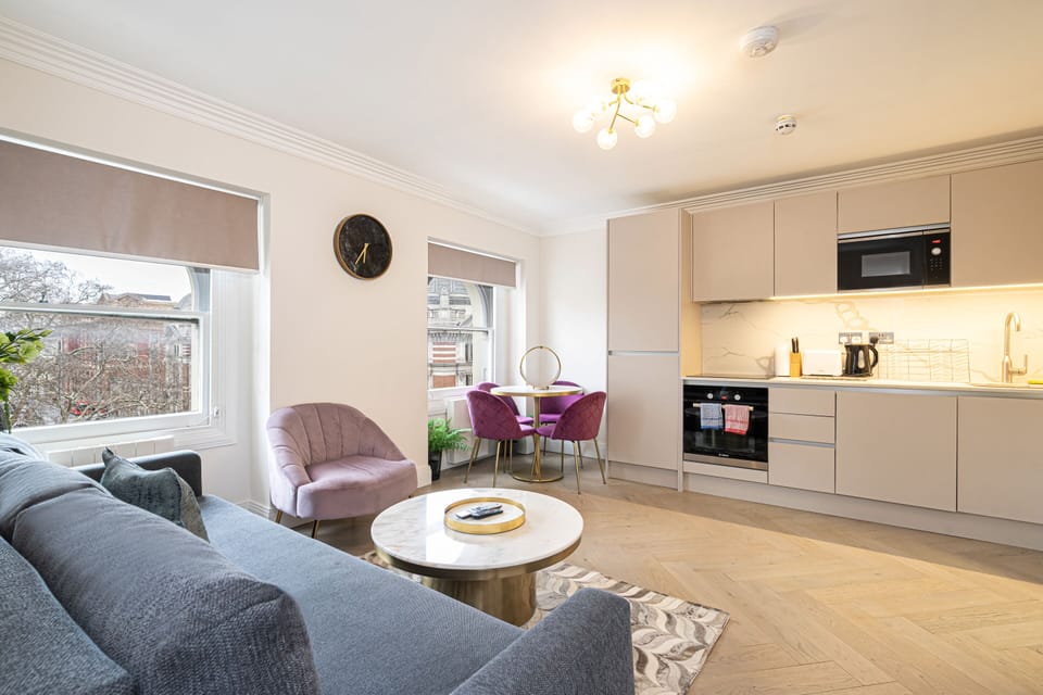 Living Room / Lounge
