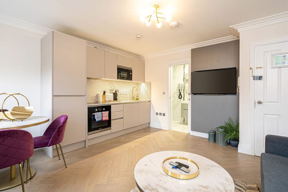 Living Room / Lounge