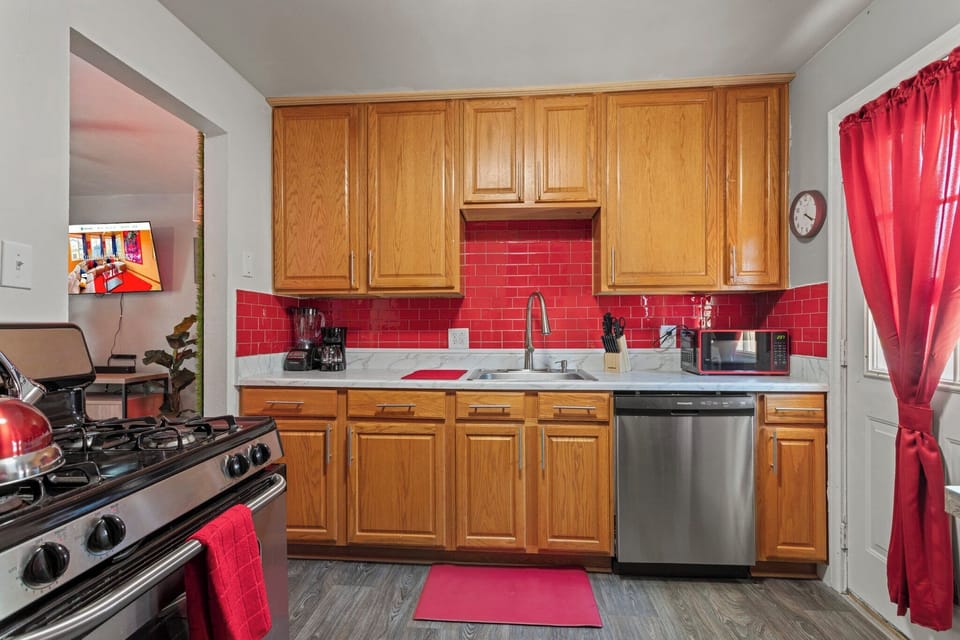 Culinary Bliss Zone! 🌟🍴🏠 - Shape a kitchen layout that goes beyond practicality, evolving into a haven for culinary indulgence. It's a culinary canvas where flavors unfold in style.