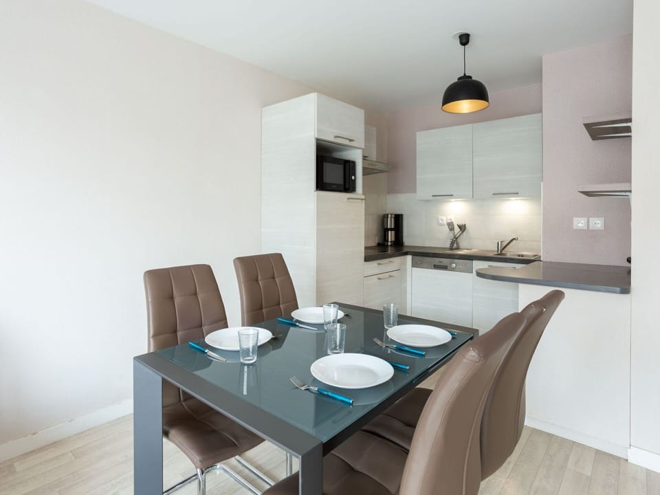 Table, Property, Furniture, Chair, Cabinetry, Wood, Couch, Kitchen & Dining Room Table, Building, Lighting