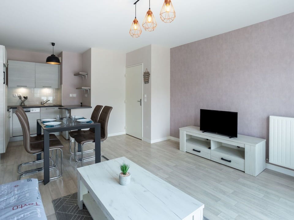 Table, Furniture, Property, Couch, White, Wood, Interior Design, Lighting, Building