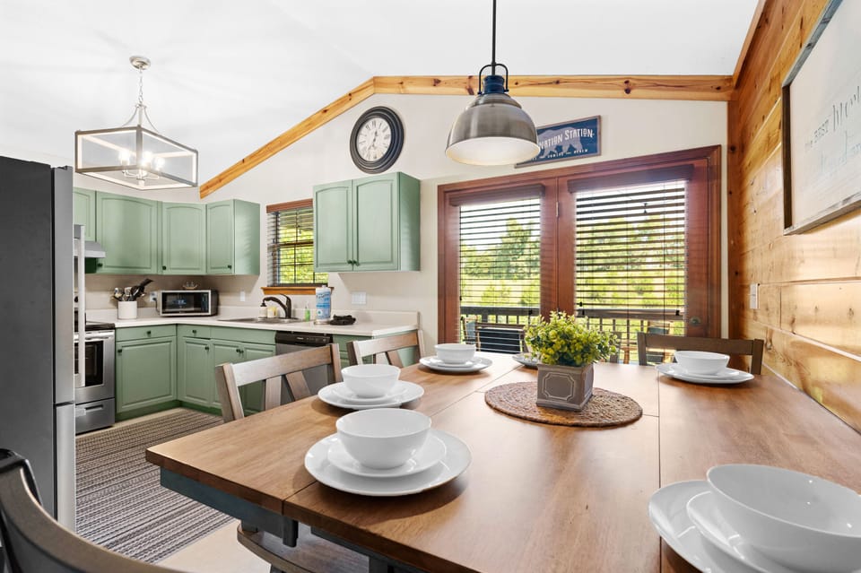 Fully stocked kitchen and dining area. New furniture and new appliances!. Seating for 6