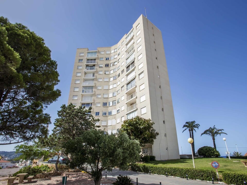 Sky, Building, Plant, Daytime, Skyscraper, Window, Tree, House, Architecture, Tower Block