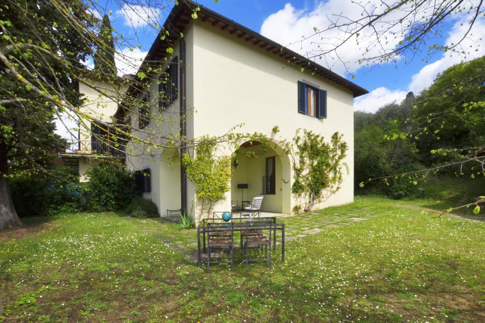 The private equipped garden in front to the loggia