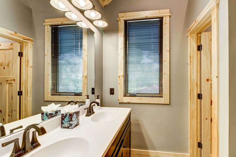 Full Bathroom | 2nd Floor | Hair Dryers