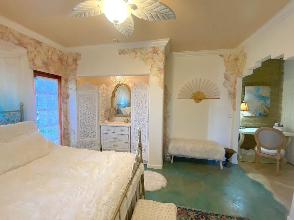 Bedroom to hallway