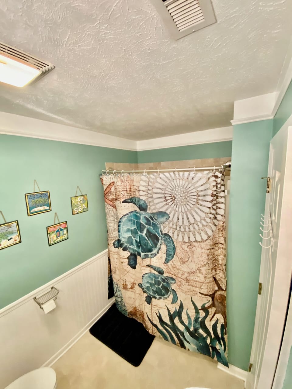 Full bathroom 2nd floor