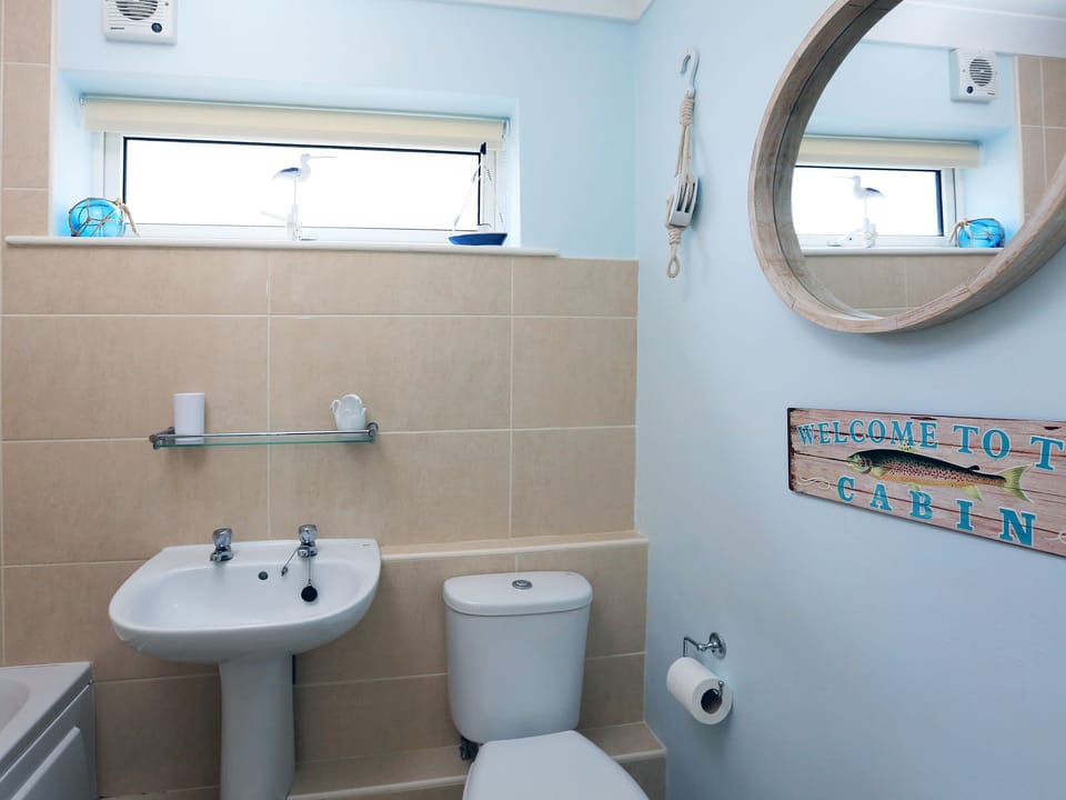 Bathroom with shower over the bath | Dual View - Linden Court Apartments, Brixham
