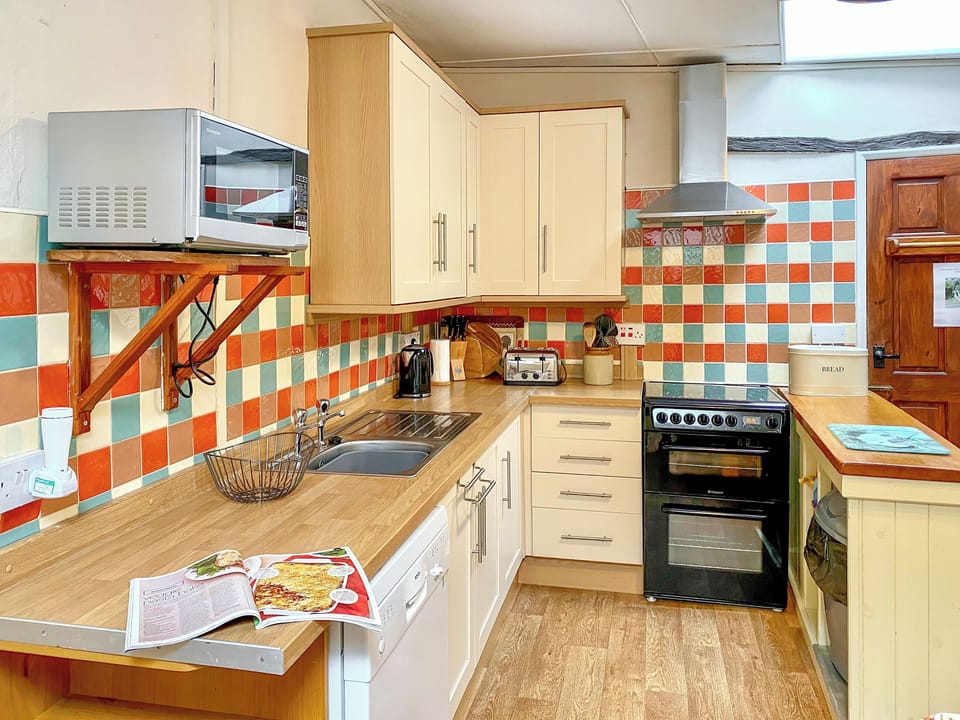 Kitchen | Brook House 2 - Brook House Cottage Holidays, Bassenthwaite