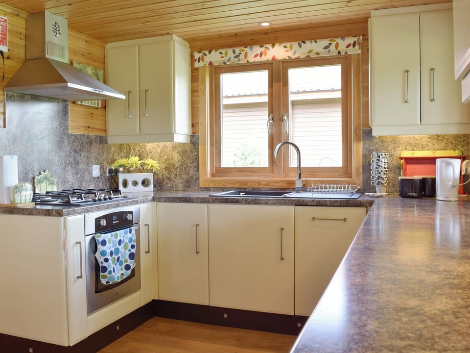 Well equipped kitchen | Pine View, Fritton, near Great Yarmouth