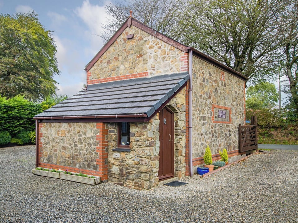 Exterior | Red Kite Cottage, Maesymeillion, near New Quay