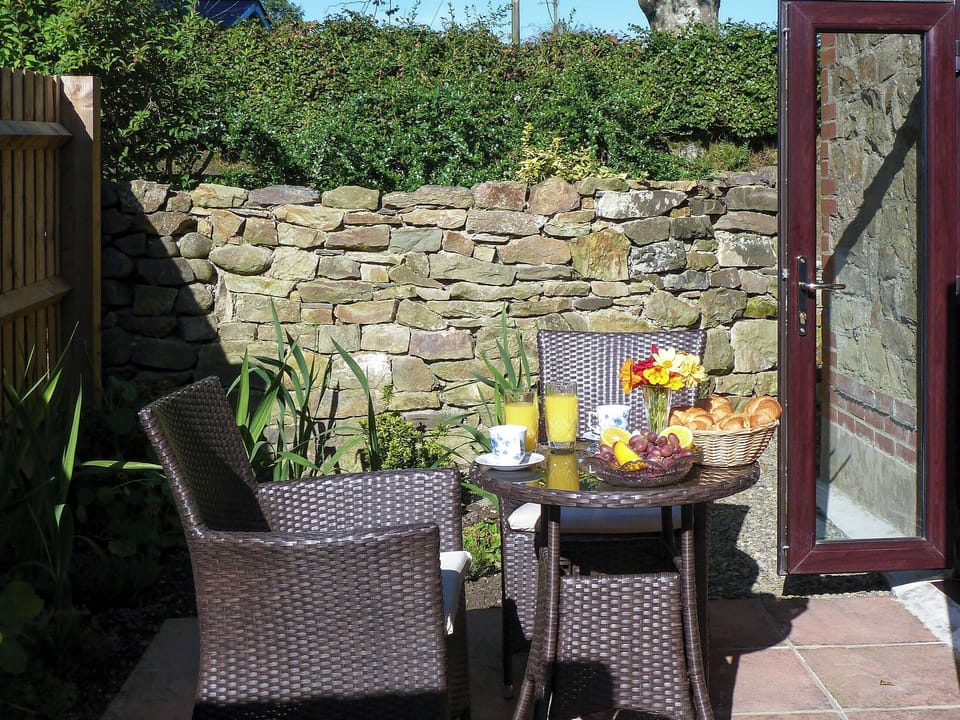 Delightful patio area | Red Kite Cottage, Maesymeillion, near New Quay