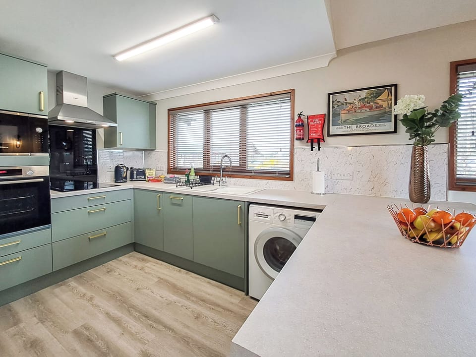 Kitchen | River Retreat - Norfolk Holiday Lodges, Brundall