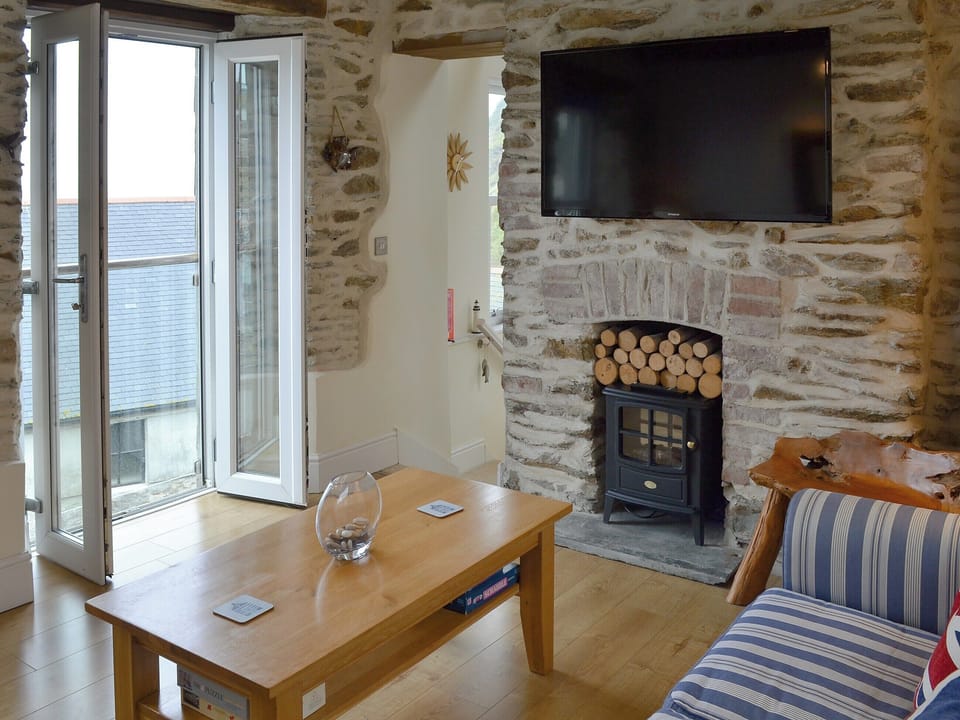 Charming living/ dining room | Seacharm, Gorran Haven