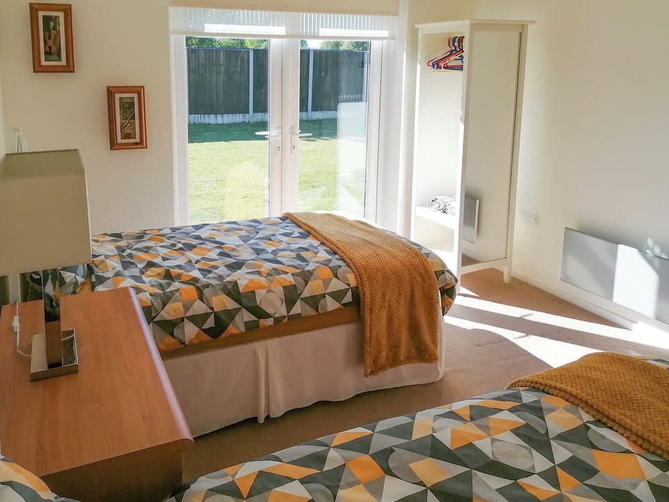 Twin bedroom | Acres View, Caythorpe, near Nottingham