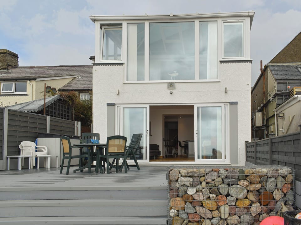 Exterior | Golwg y mor, Criccieth