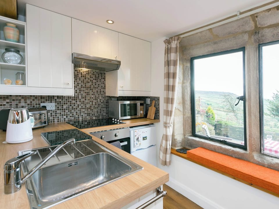Well equipped kitchen | Commons Farm Cottage, Wadsworth, near Hebden Bridge