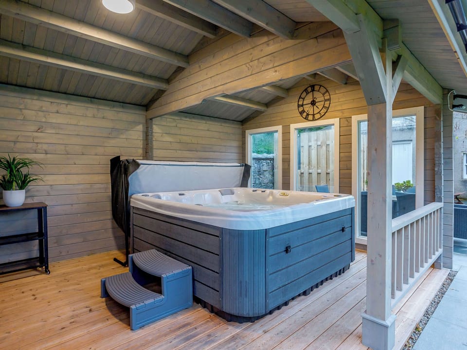 Hot tub | Craigendarroch House, Ballater