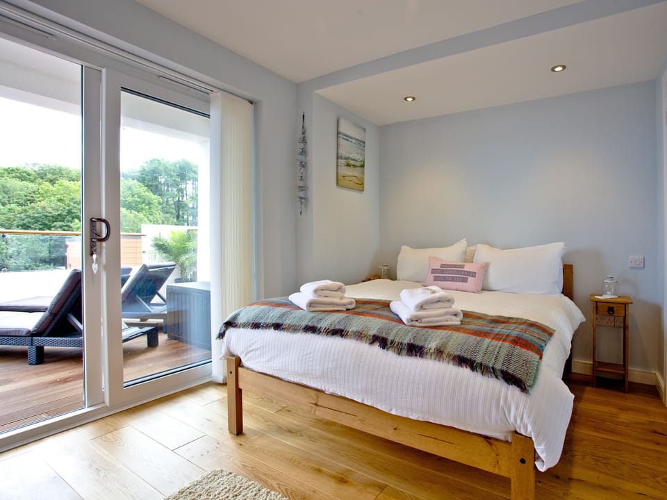 Double bedroom | Dunlin 1 - The Cove, Brixham