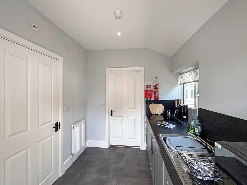 Kitchen | The Old Kitchen - The Old School House Accommodation, Burwarton, near Bridgnorth 