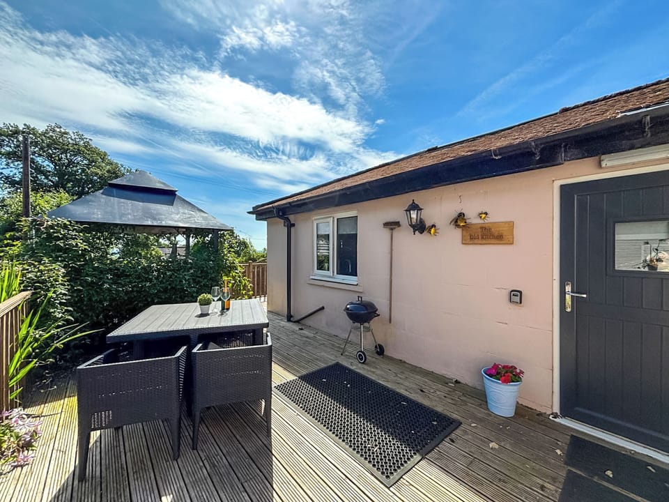 Terrace | The Old Kitchen - The Old School House Accommodation, Burwarton, near Bridgnorth 