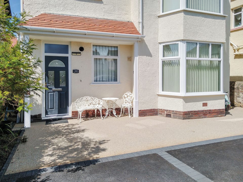Exterior | Court Apartment - Acacia Apartments, Llandudno