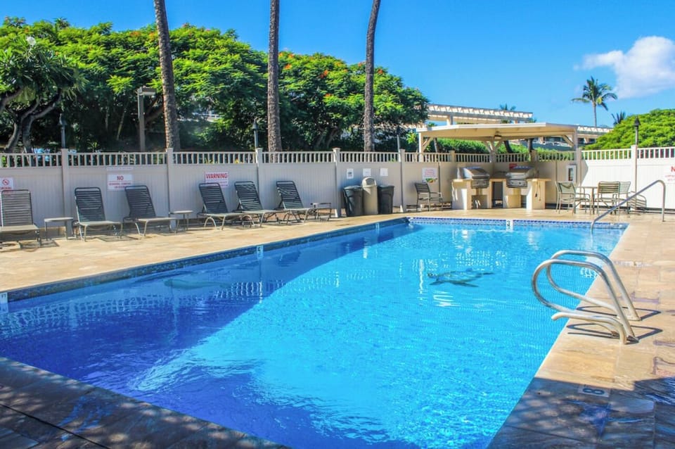 Kihei Akahi offers two swimming pools.