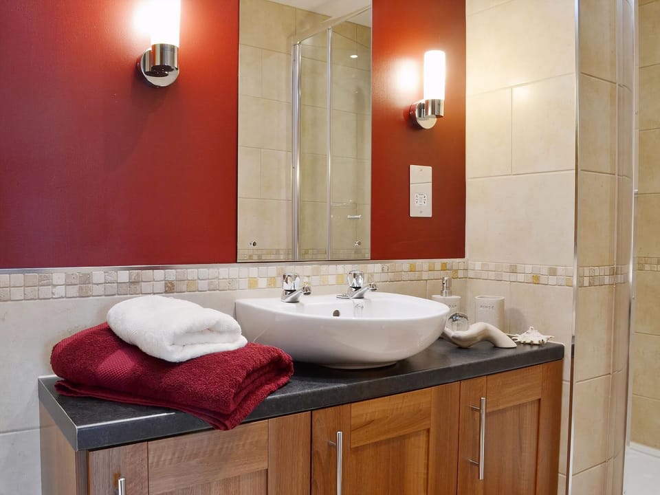 En suite shower room | Sedge Lodge - Wood Fen Lodges, Little Downham, near Ely