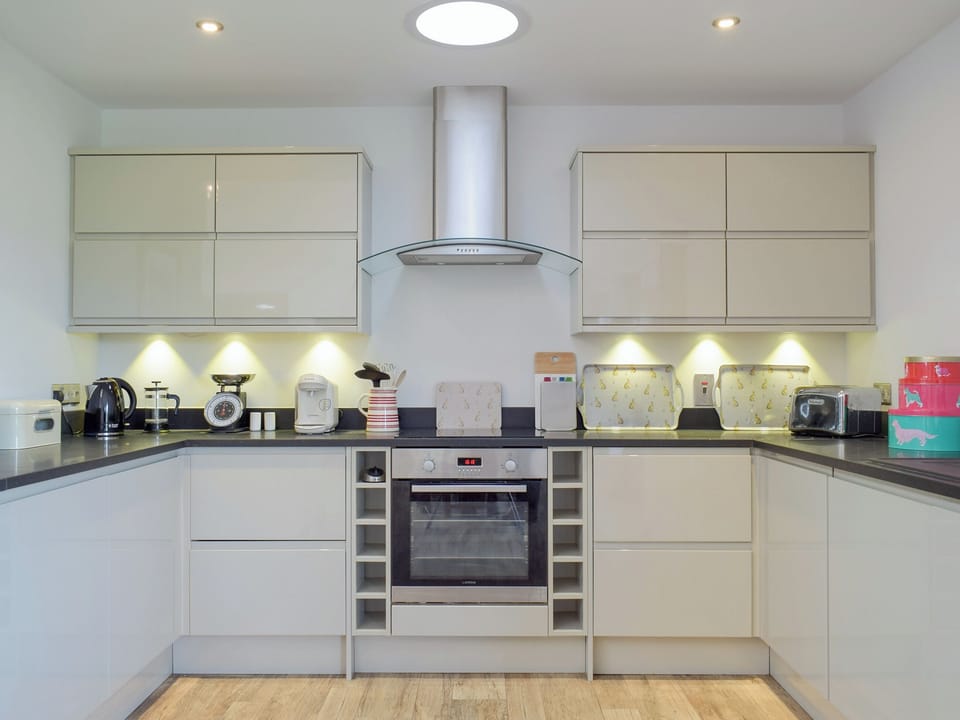 Well-equipped fitted kitchen | Lovells Barn, Welland, near Malvern