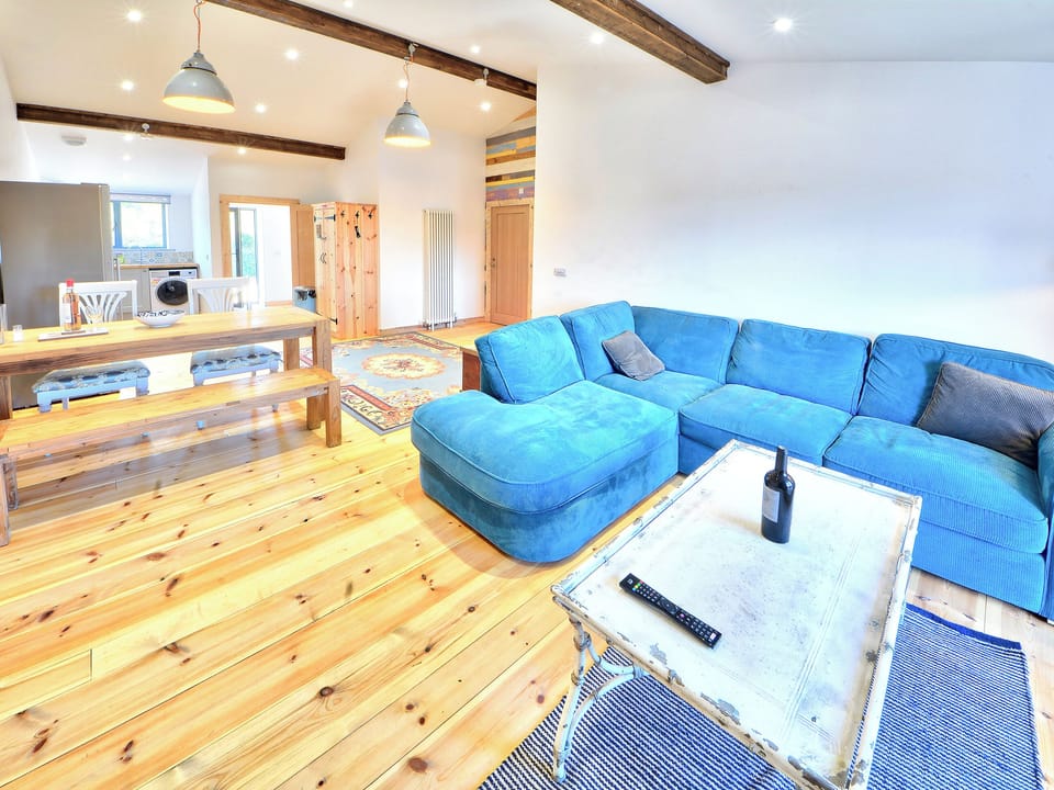 Comfortable living area | Rondo - Rossiter&rsquo;s Vineyard Barn, Wellow, near Yarmouth