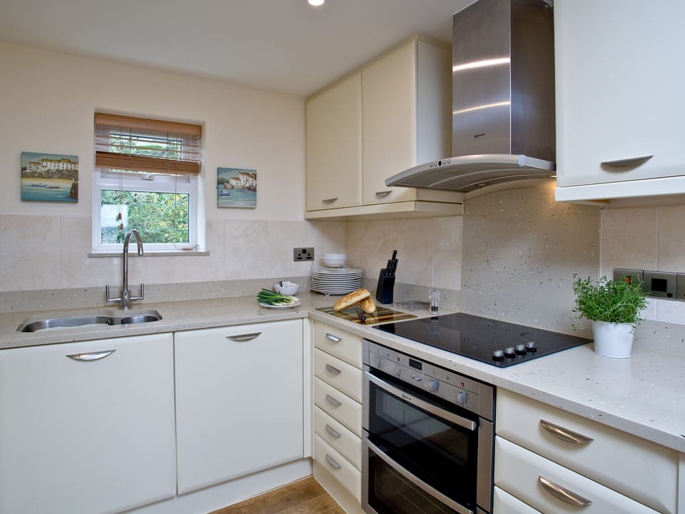 Kitchen | The Cottage - Goodrington Lodge, Paignton