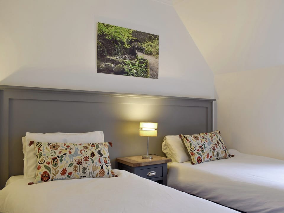 Twin bedroom | Coachman&rsquo;s Cottage, Falkland