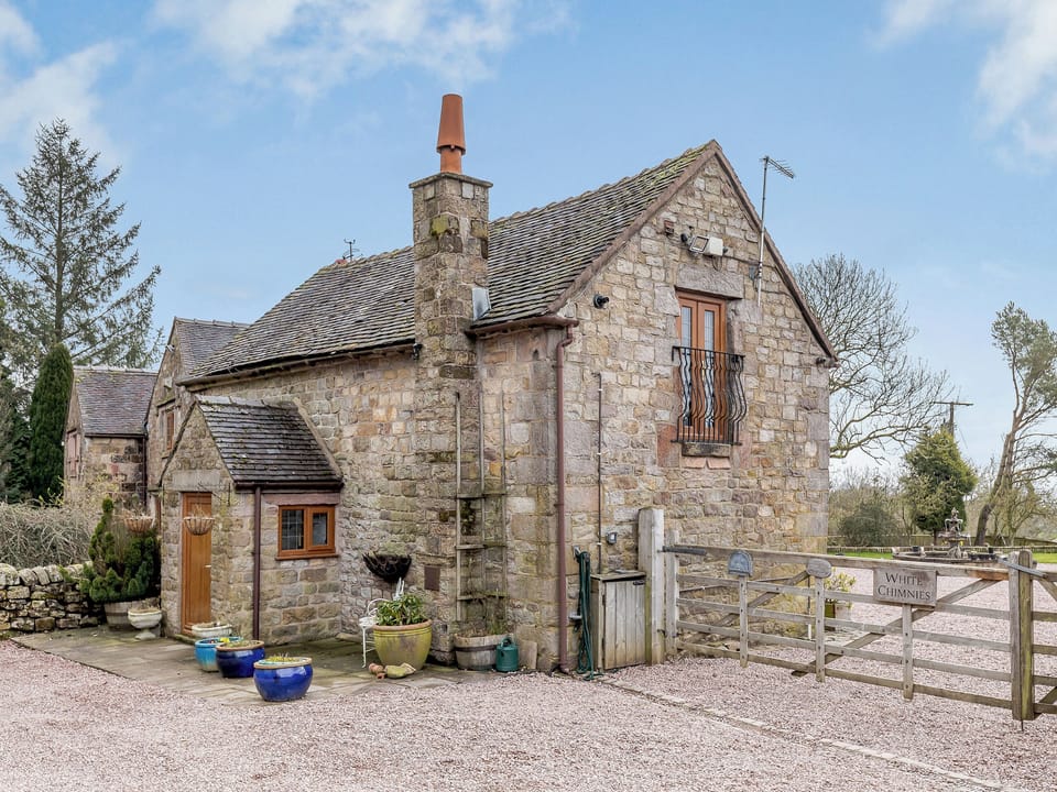 Exterior | Lakeside View - White Chimnies, Leek