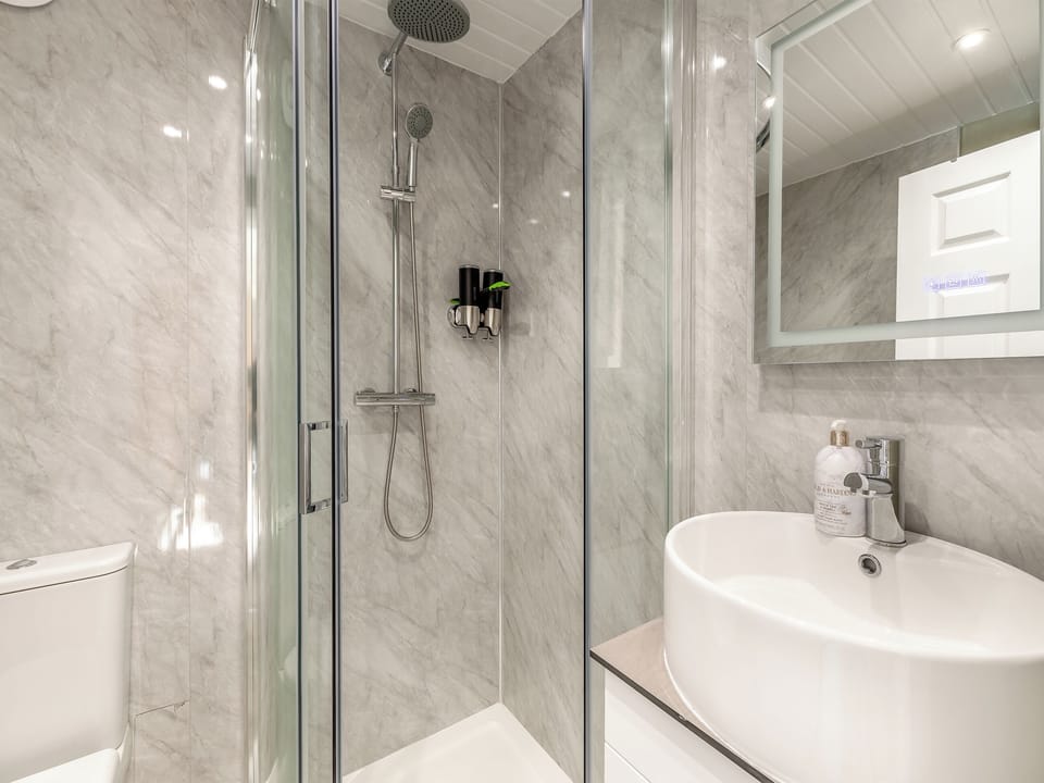 En-suite | The Old Farmhouse, Ancroft, near Berwick-upon-Tweed