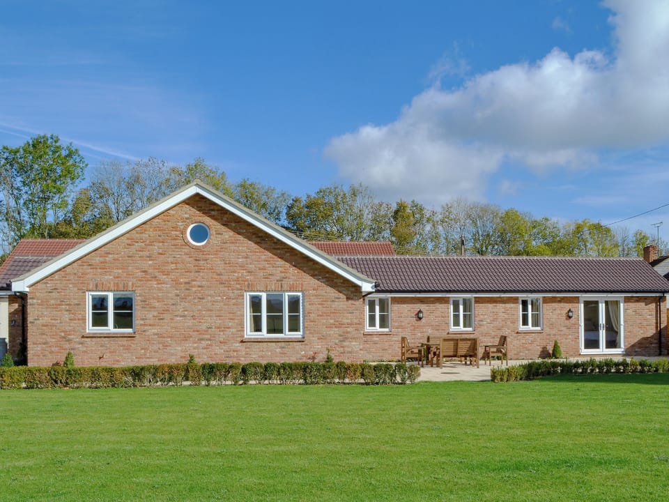 Large, extensive garden | The Old Bull Pen - Andover Lane Farm, Faberstown, near Andover