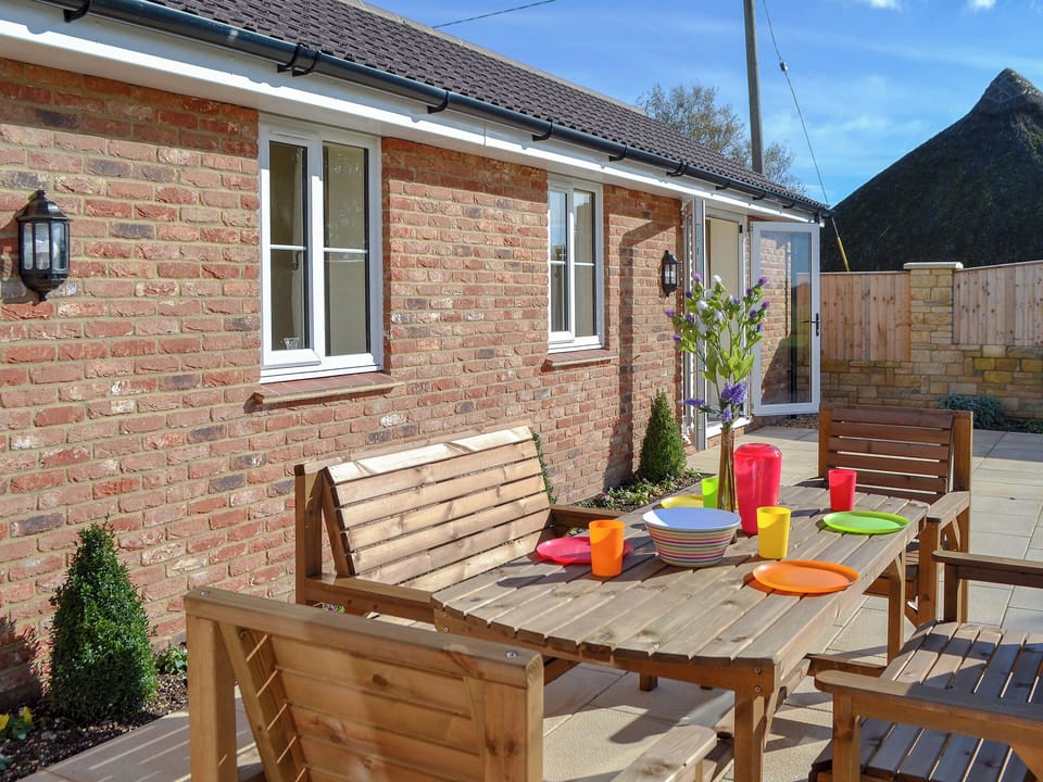 Delightful sitting out area | The Old Bull Pen - Andover Lane Farm, Faberstown, near Andover