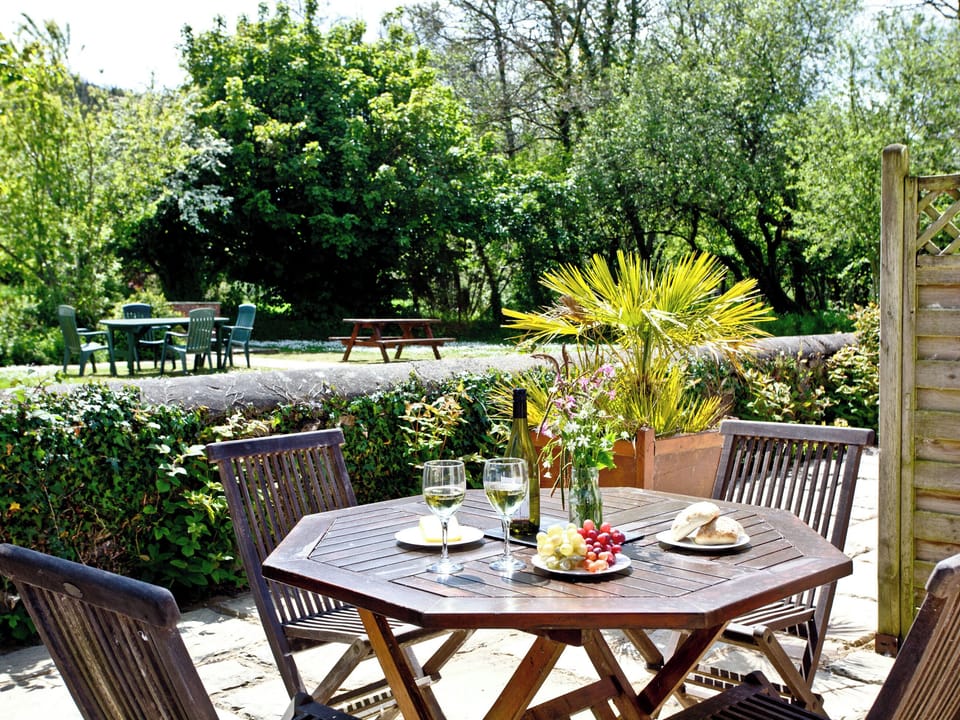 Delightful sitting-out-area | The Smithy - Park Mill Farm, Chulmleigh