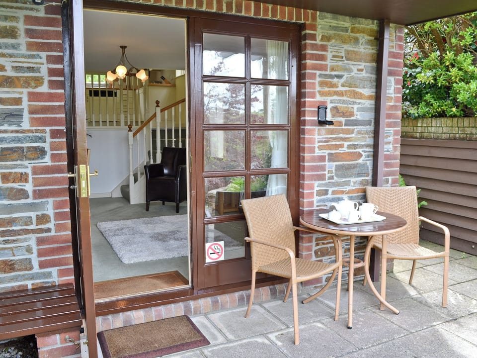 Sitting-out-area | Little Larnick, Looe