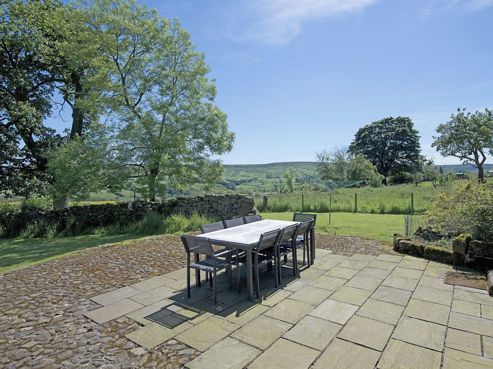 Sitting-out-area | Forest Lodge Farm - Dale House, Castleton