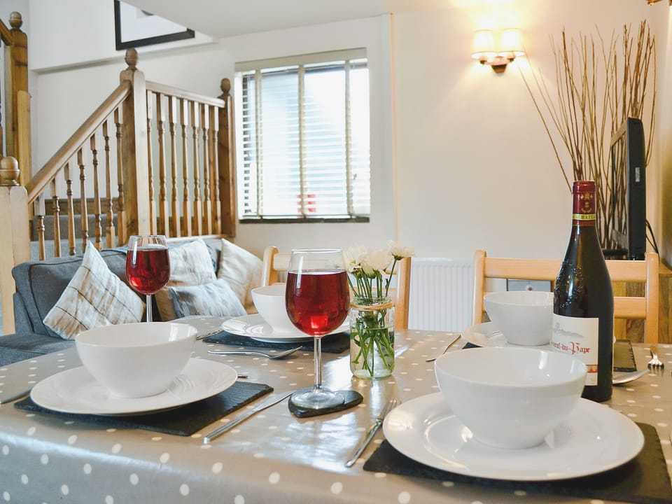 Open plan living/dining room/kitchen | Coastal Wood Holidays - Keeper&rsquo;s Cottage, Marros, nr. Amroth